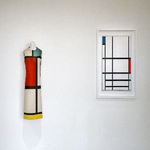 1965_Mondrian_dress_by_Yves_Saint_Laurent_et_Pier_Mondrian