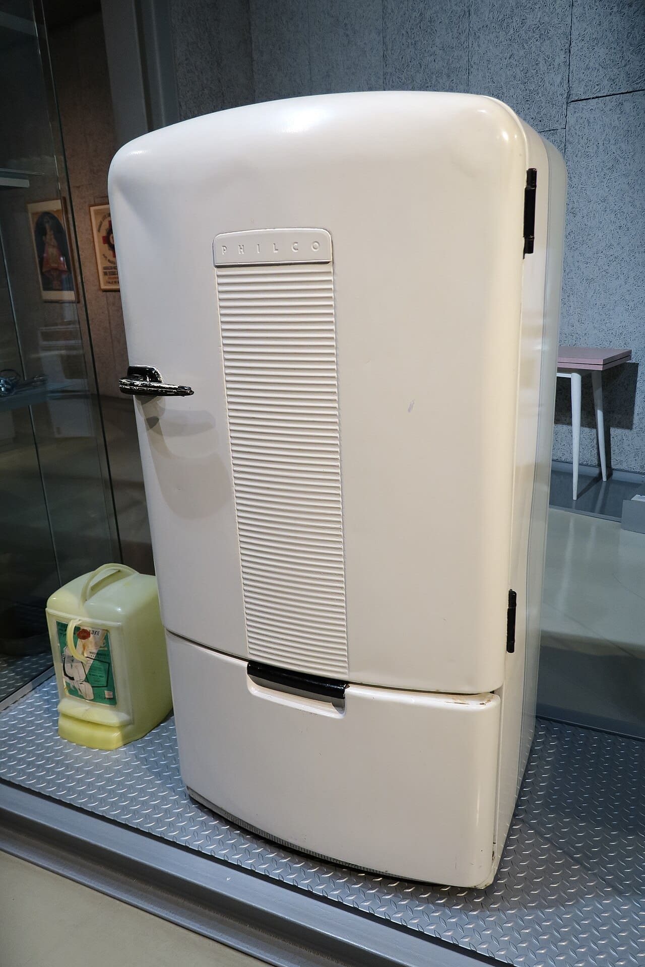 A 1950 Philco refrigerator preserved in the Museo del Pueblo de Asturias — the rounded chrome form that preceded the colour revolution
